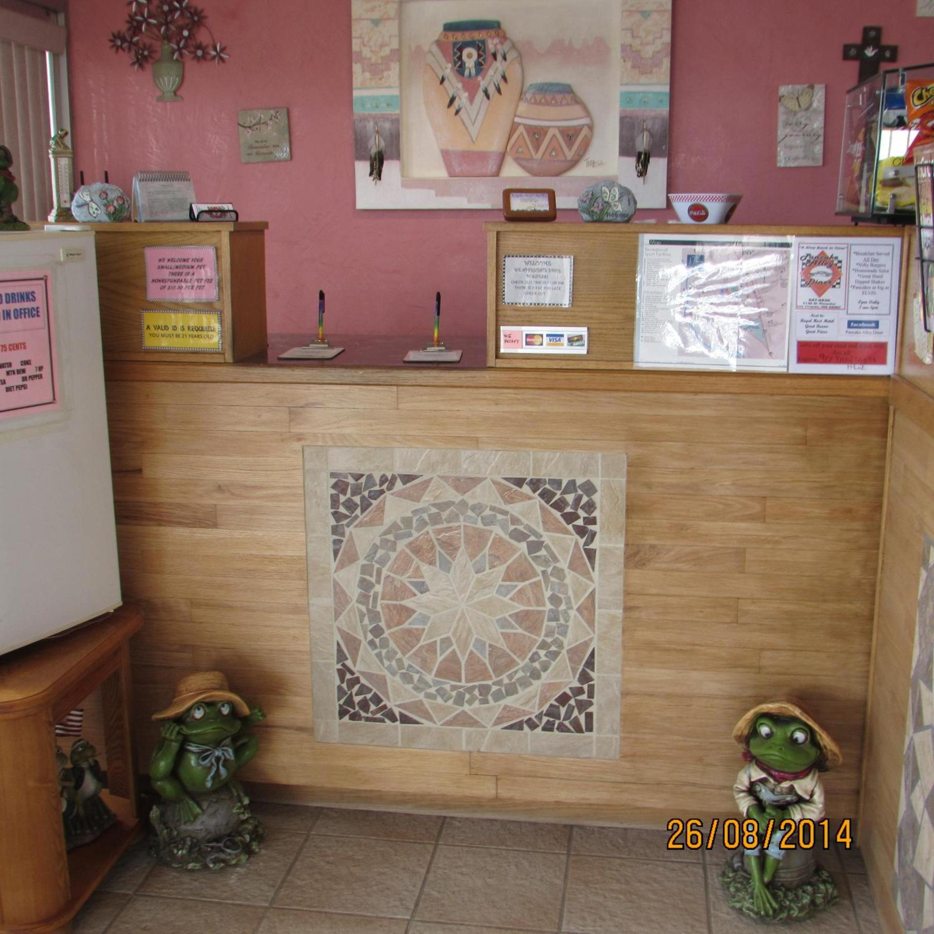 Royal Host Motel photo 2