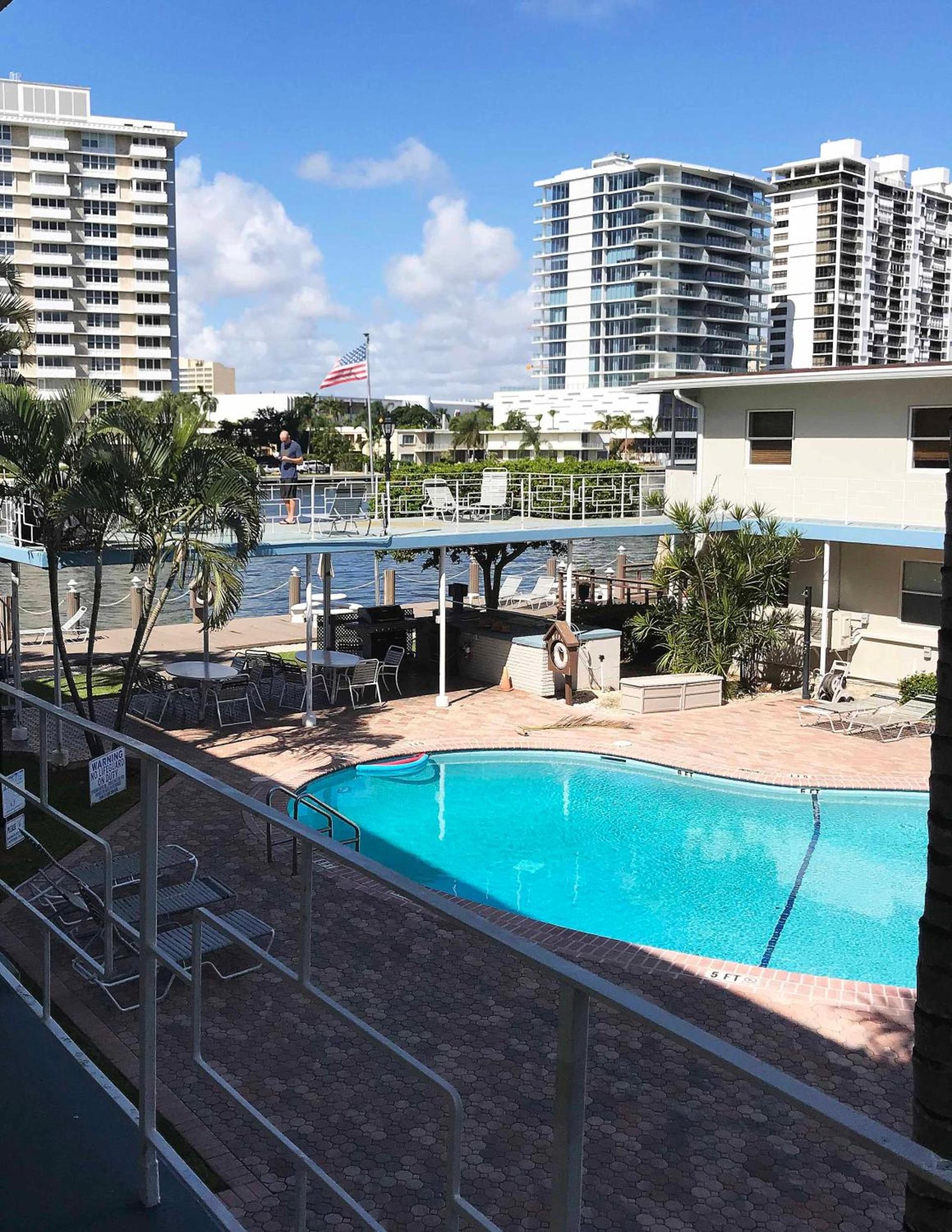 Holiday Isle Yacht Club photo 2