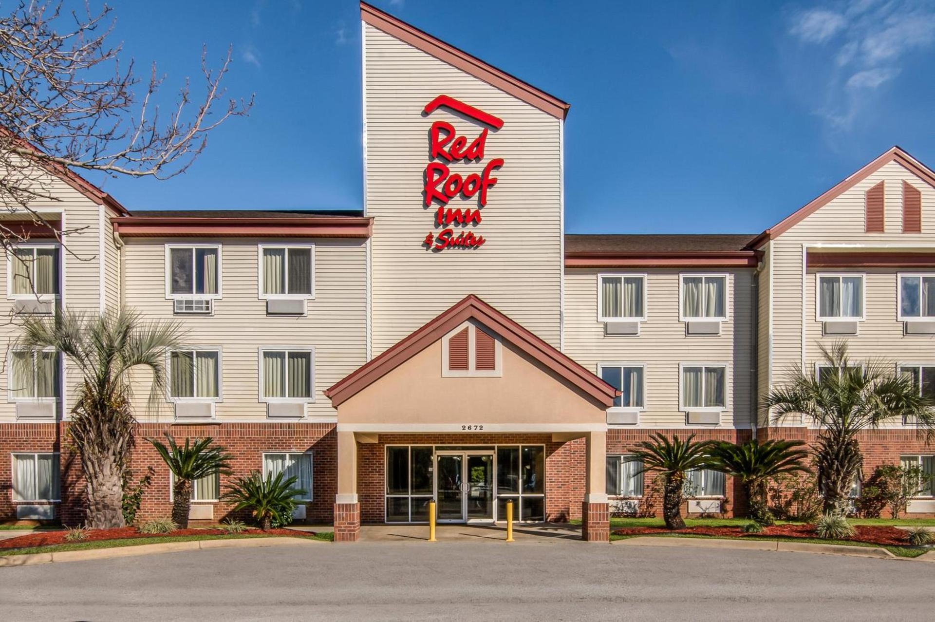Red Roof Inn & Suites Pensacola East - Milton — hotel in Milton