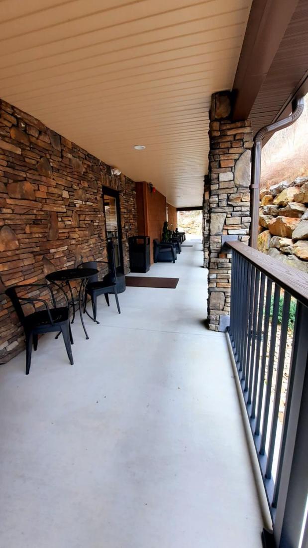 Stonebrook Lodge Bryson City photo 9