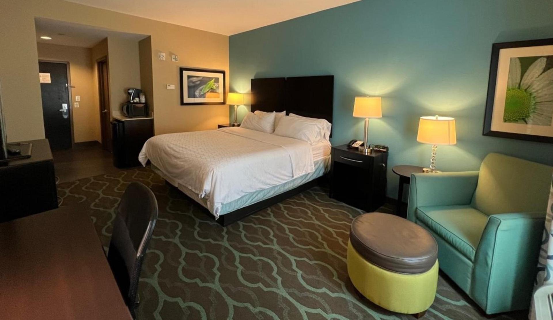 Holiday Inn Express Hotels & Suites Cuero by IHG photo 3