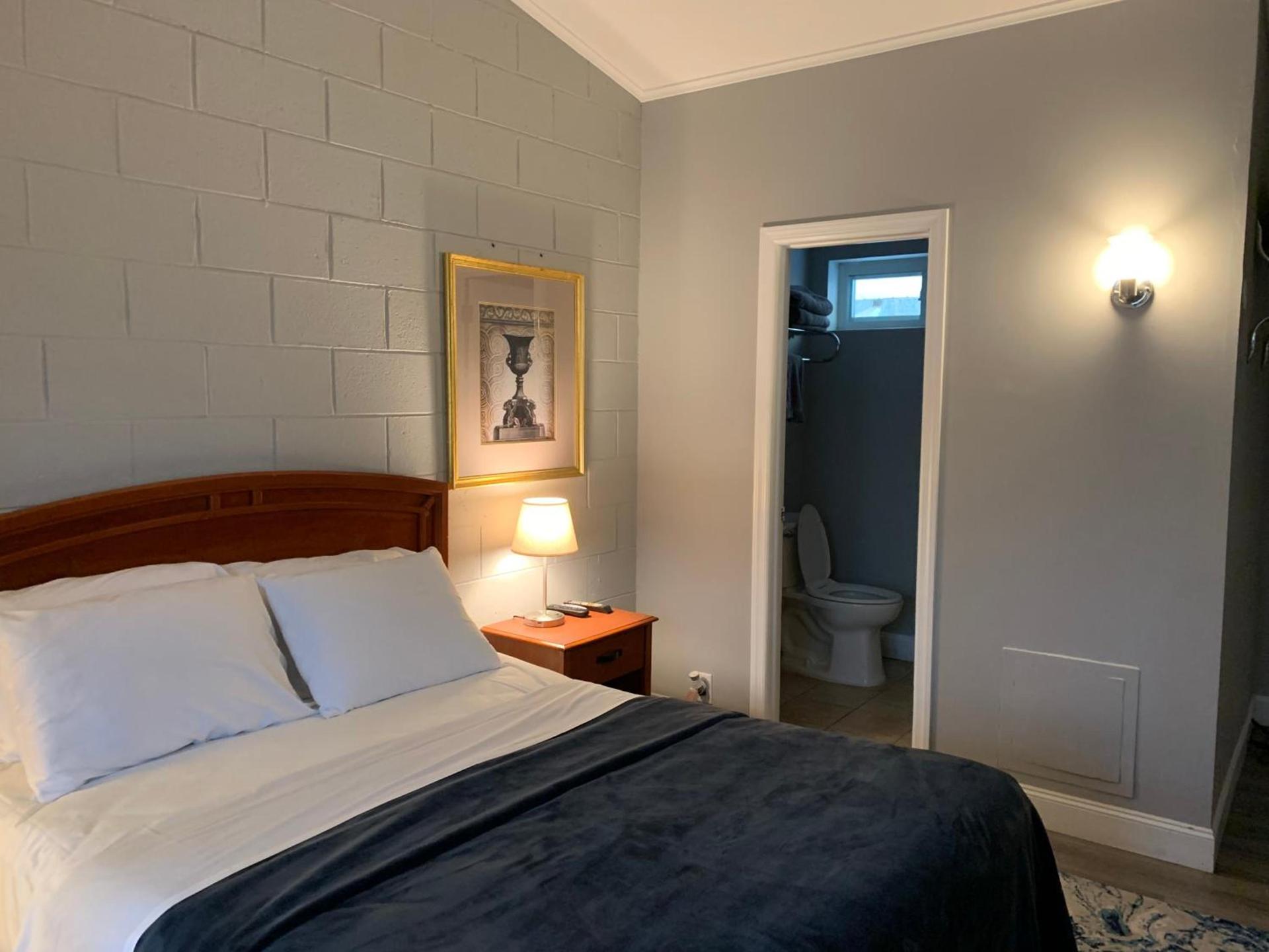 Hill Top Motel photo 15