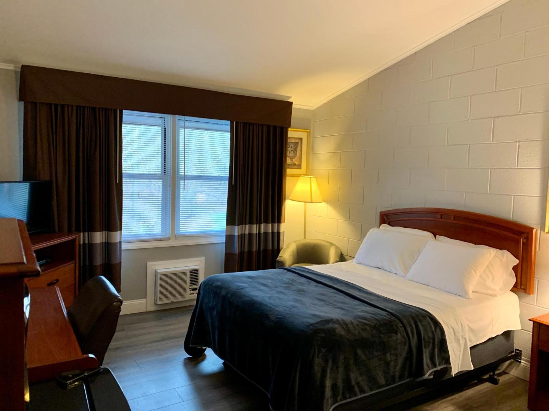Hill Top Motel photo 8