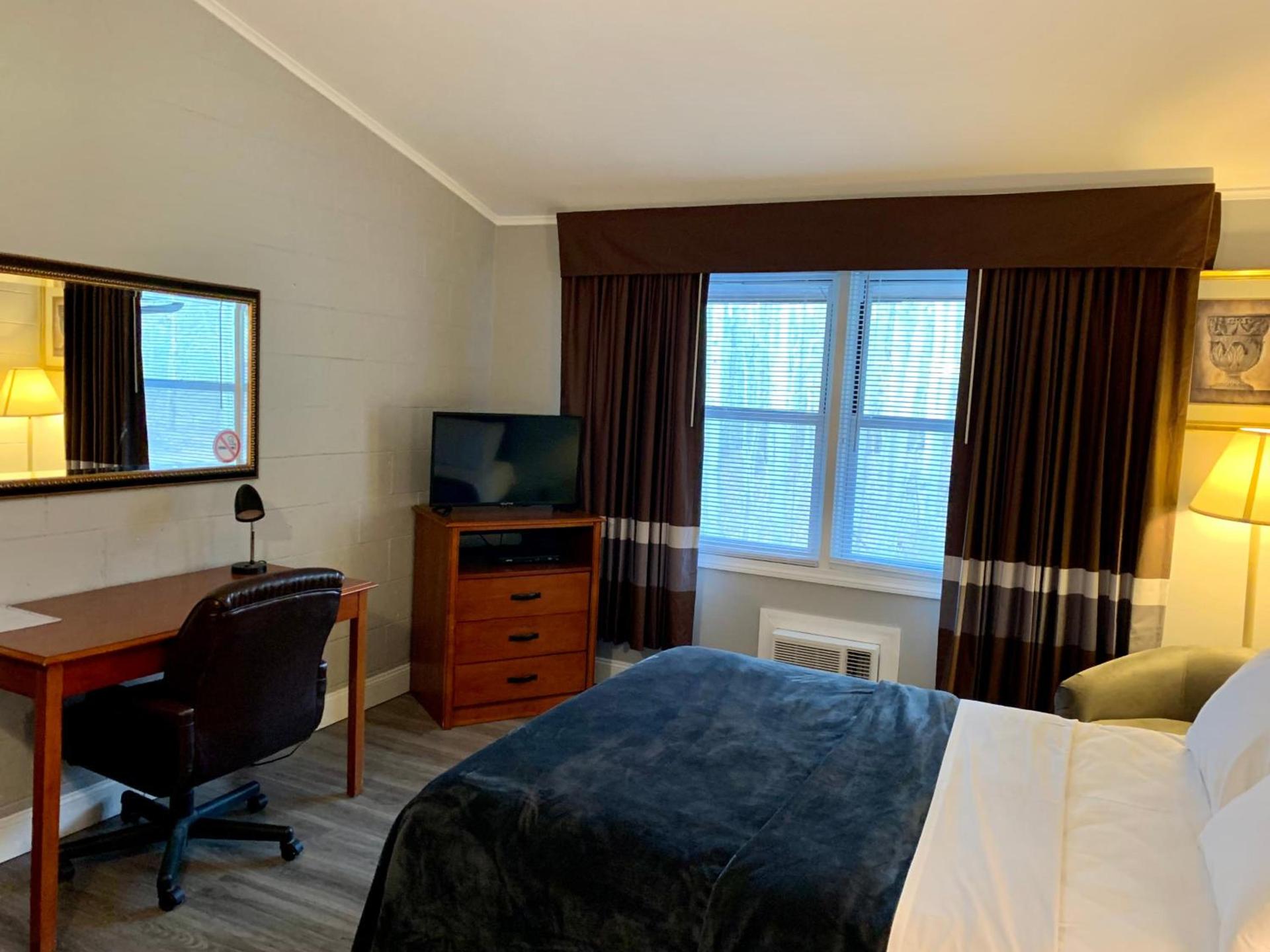 Hill Top Motel photo 20