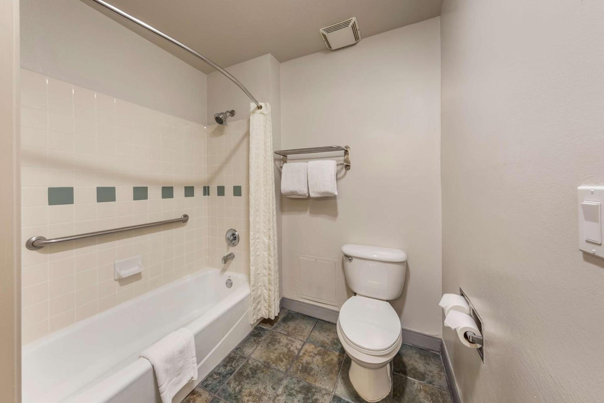 Best Western Plus John Jay Inn & Suites photo 29