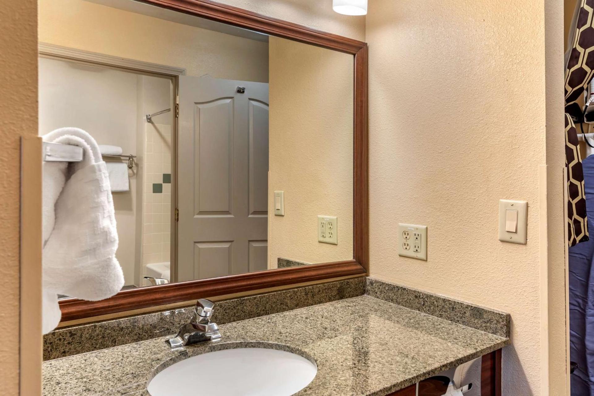 Best Western Plus John Jay Inn & Suites photo 30