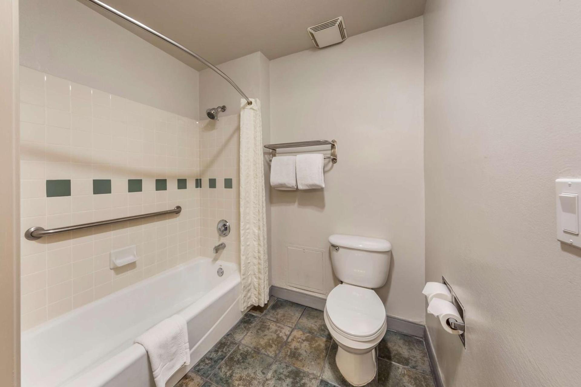 Best Western Plus John Jay Inn & Suites photo 31