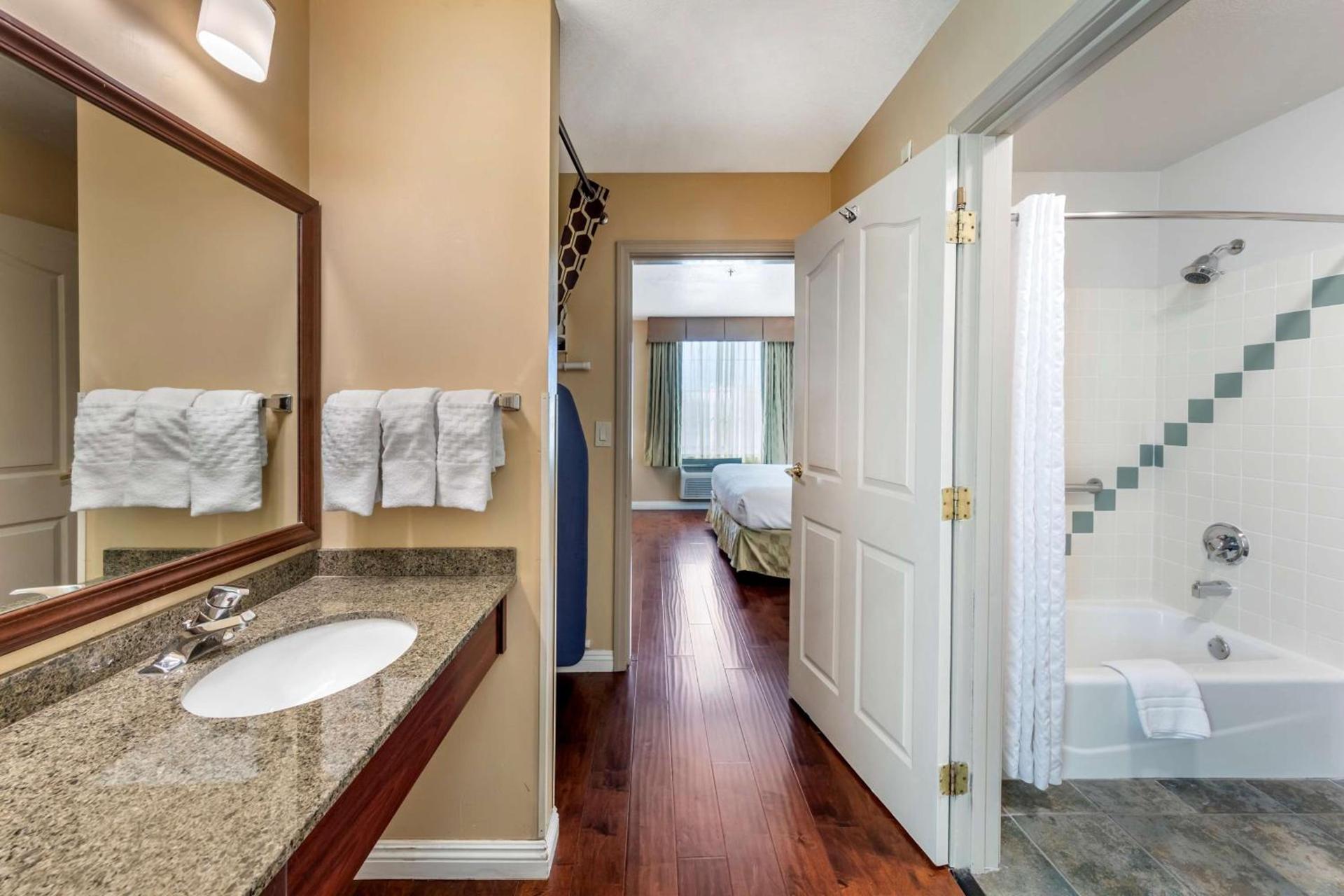 Best Western Plus John Jay Inn & Suites photo 33