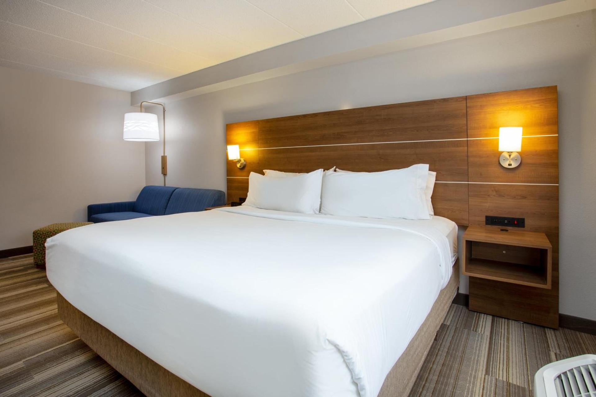 Holiday Inn Express Hotel & Suites Fort Wayne by IHG photo 24