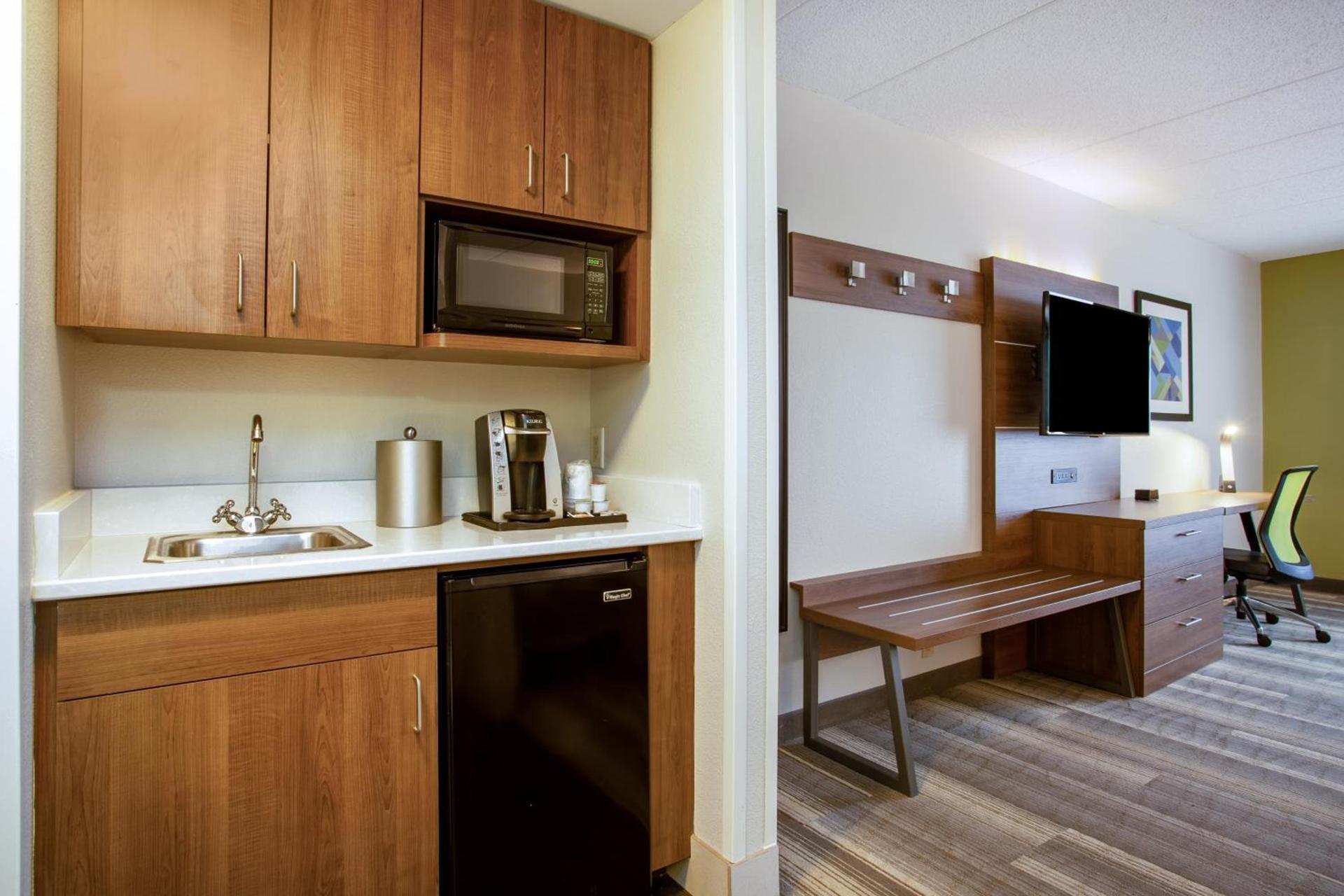 Holiday Inn Express Hotel & Suites Fort Wayne by IHG photo 28