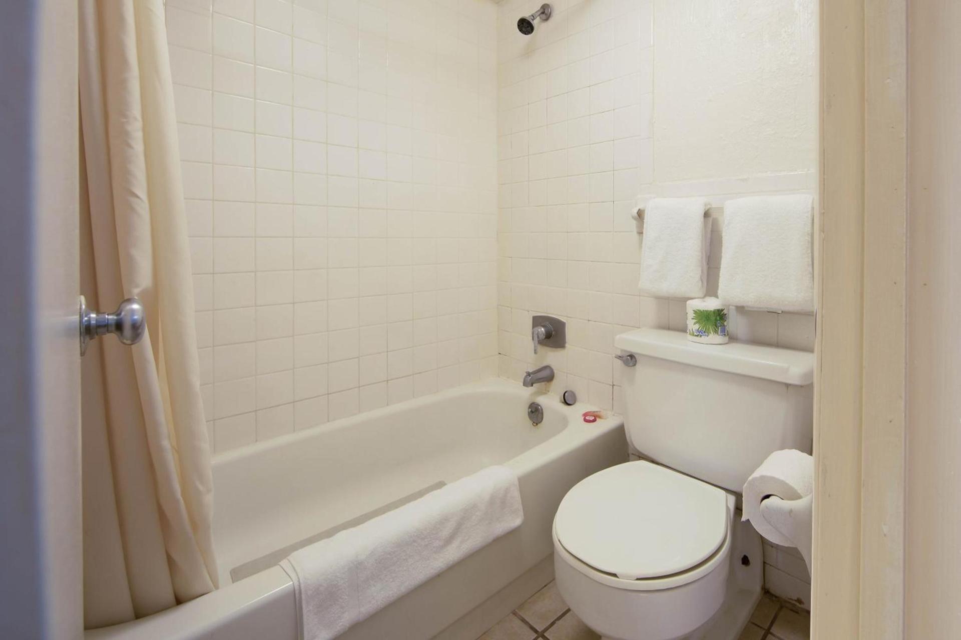 OYO Hotel Doswell Kings Dominion photo 31