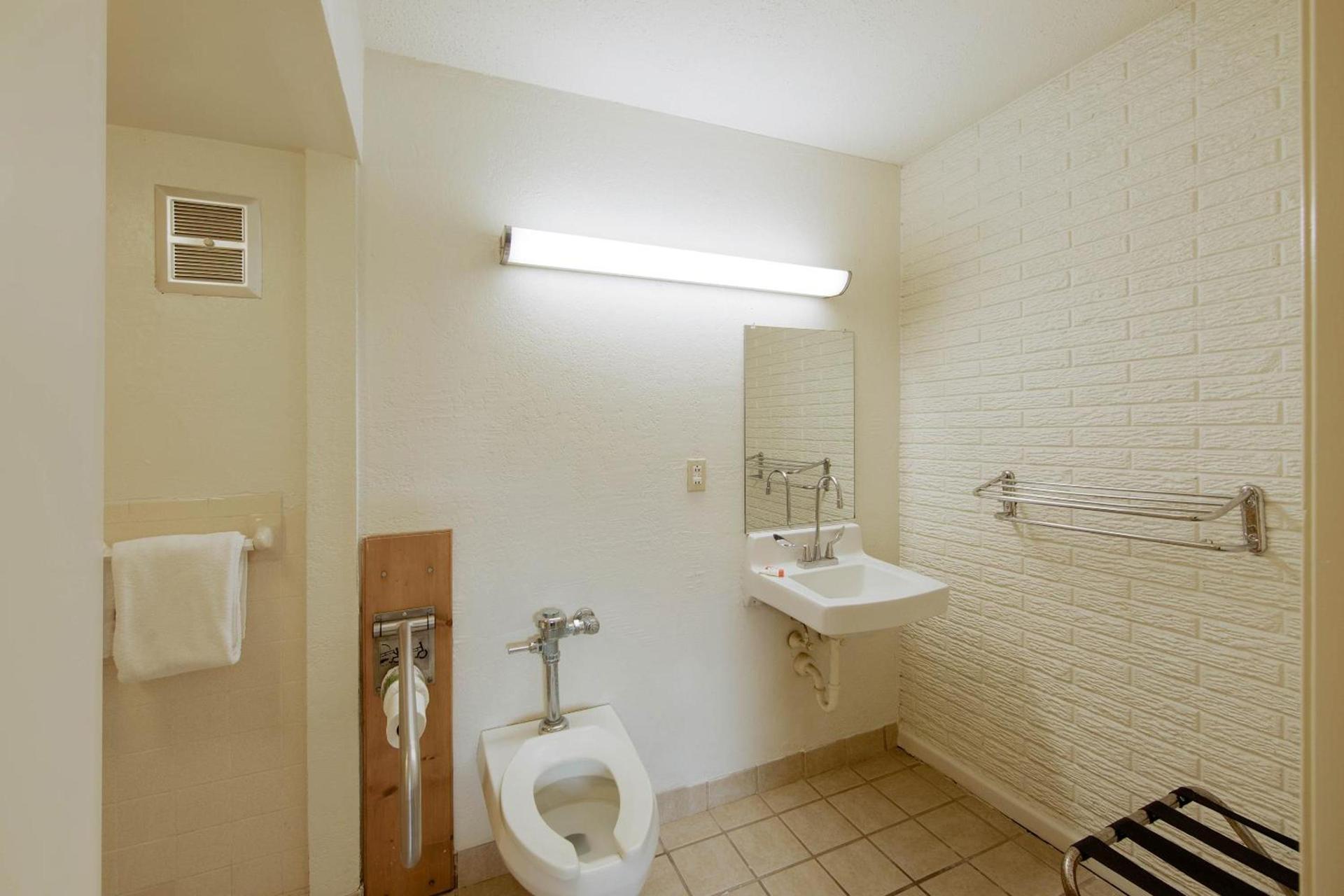 OYO Hotel Doswell Kings Dominion photo 34