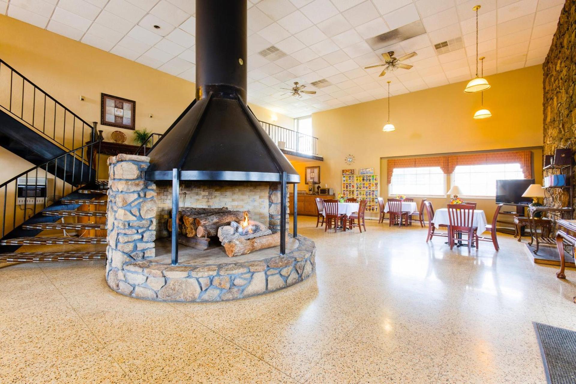 OYO Hotel Lebanon MO I-44 photo 8