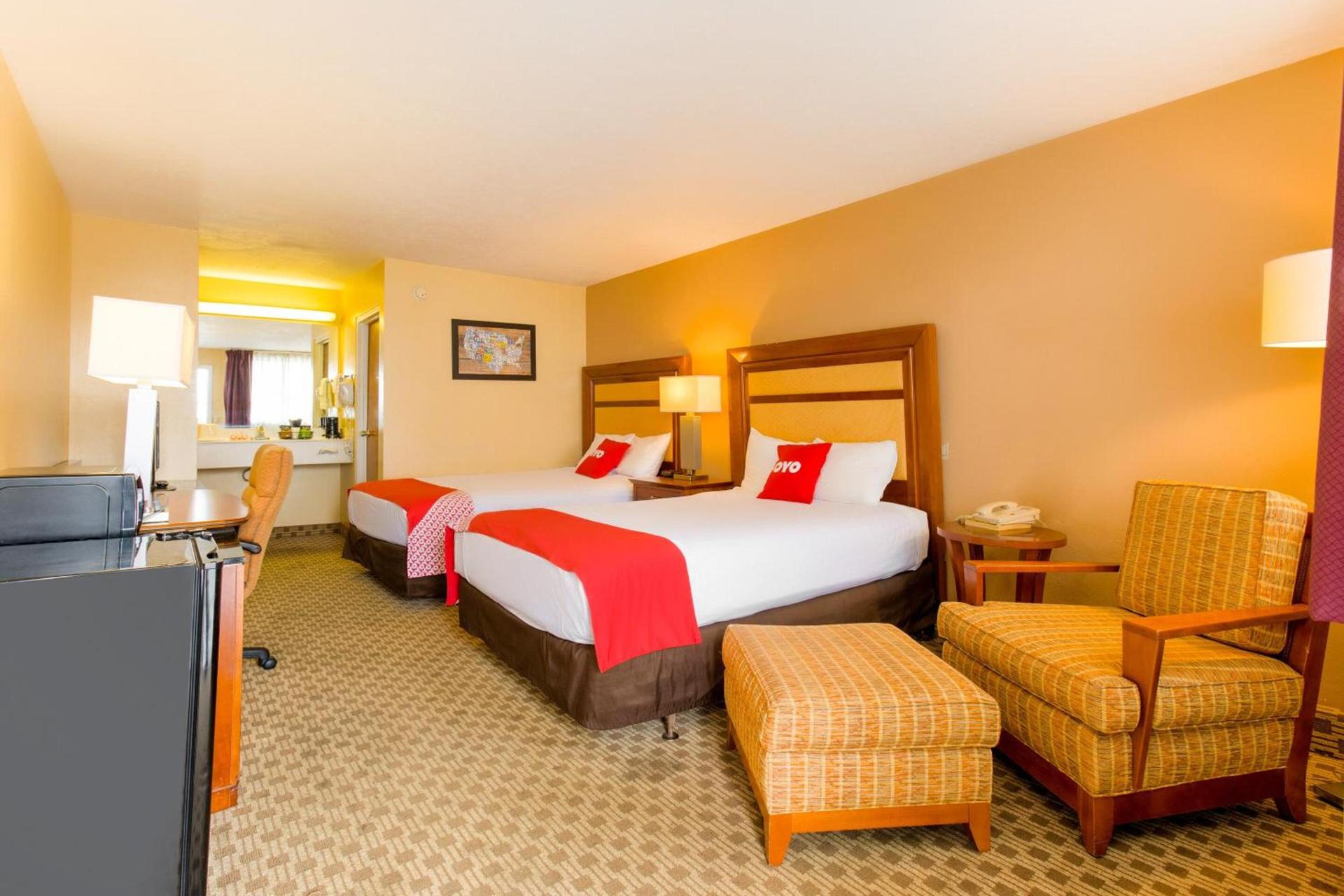 OYO Hotel Lebanon MO I-44 photo 11