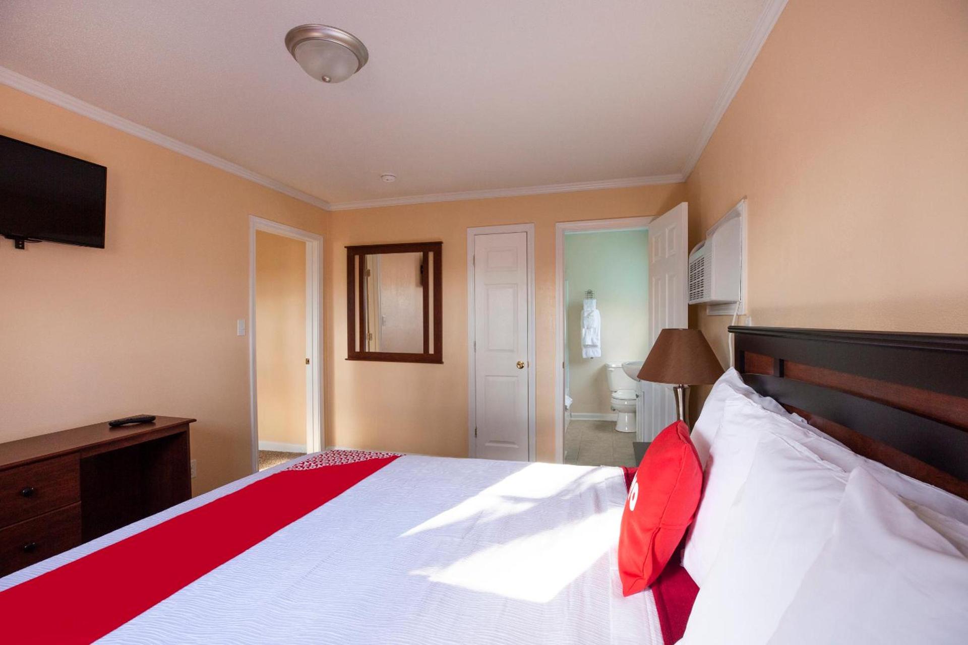 OYO Hotel Cave City KY photo 11