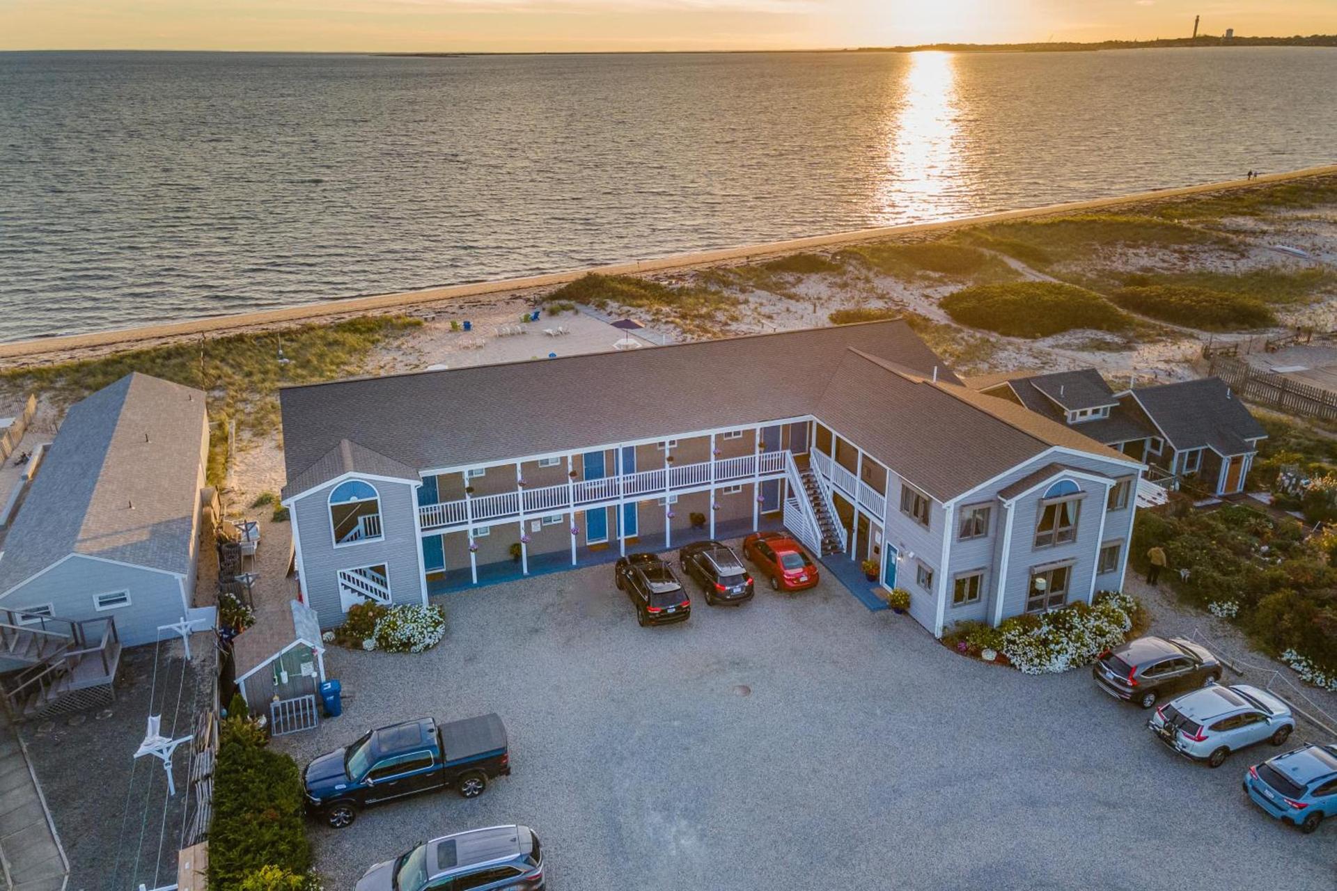 Sandbars Inn photo 1
