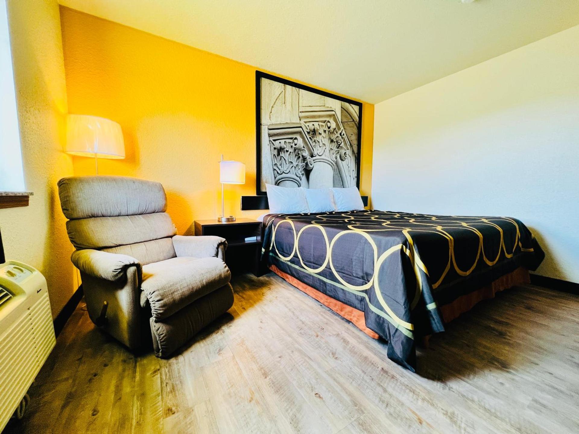 Super 8 by Wyndham Elizabethtown photo 14