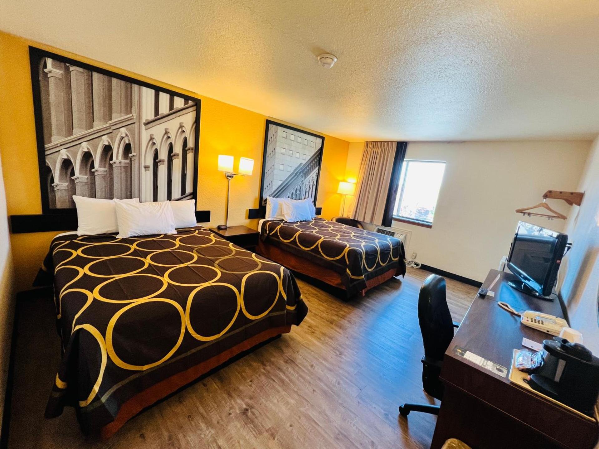 Super 8 by Wyndham Elizabethtown photo 6