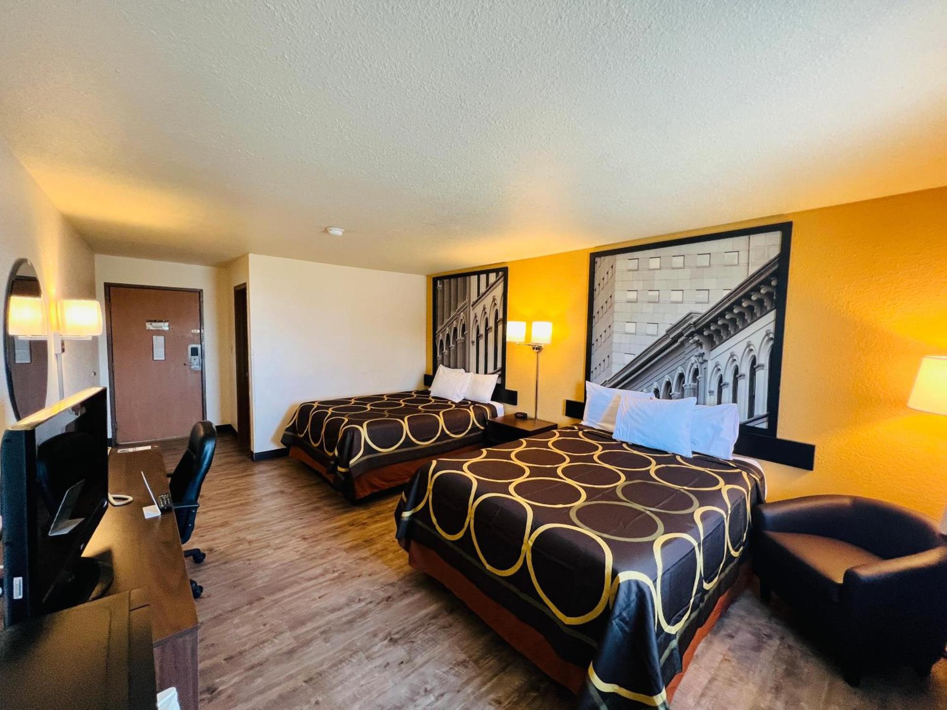 Super 8 by Wyndham Elizabethtown photo 7