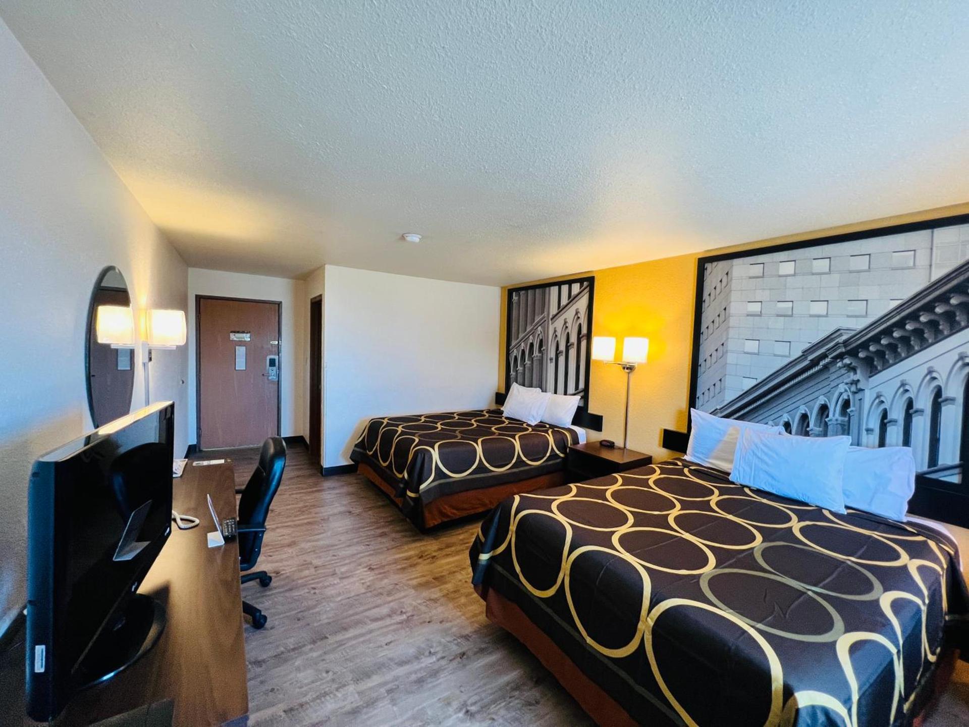 Super 8 by Wyndham Elizabethtown photo 8