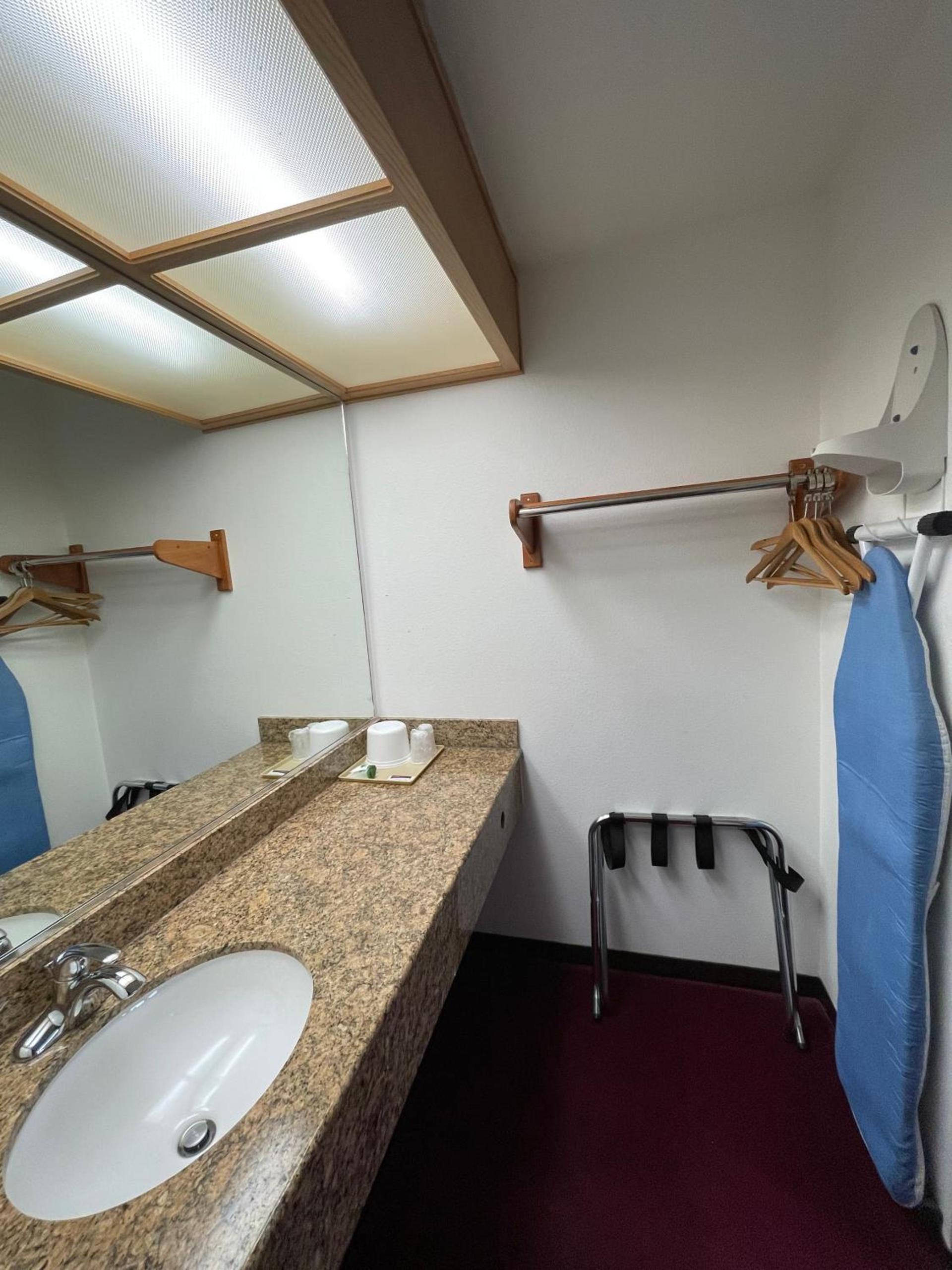 Chino Motel photo 34