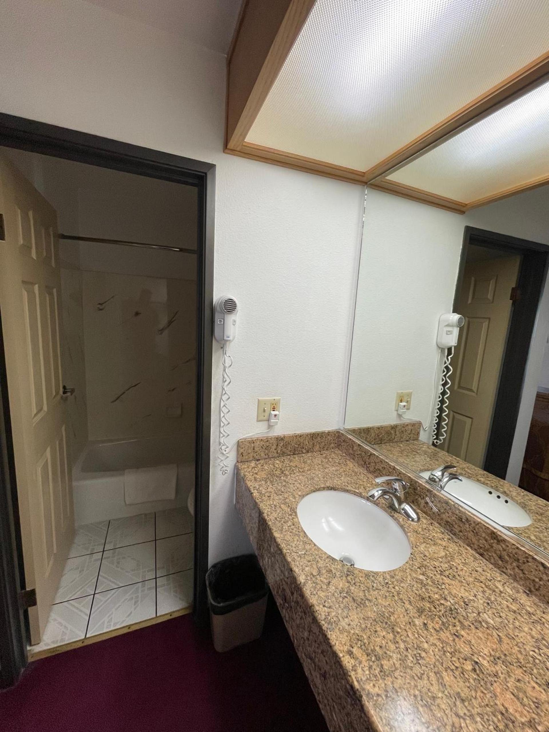 Chino Motel photo 19