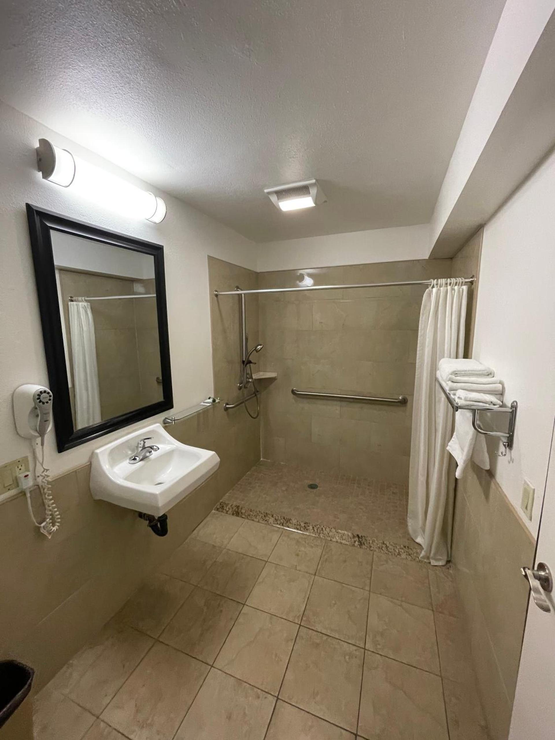 Chino Motel photo 25
