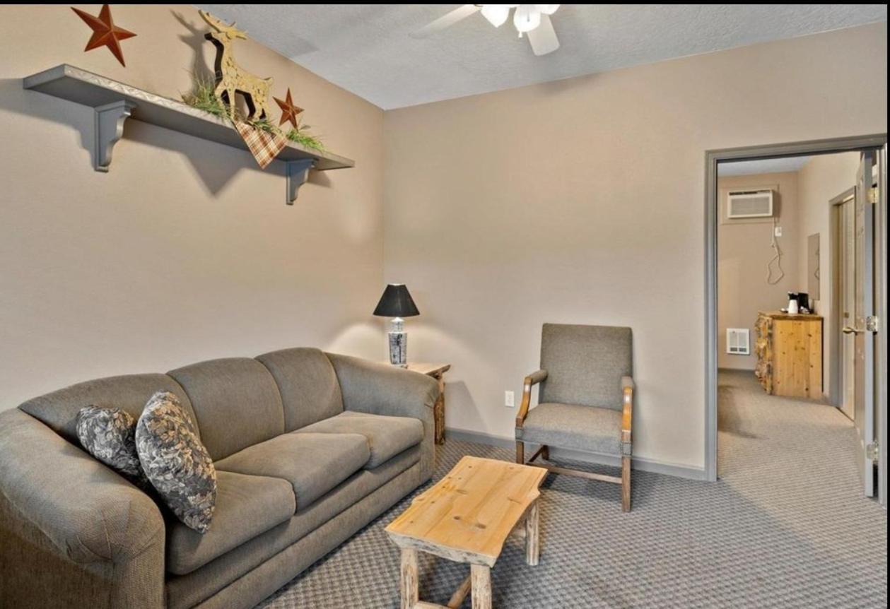 Southfork Lodge - Riverside Inn photo 17