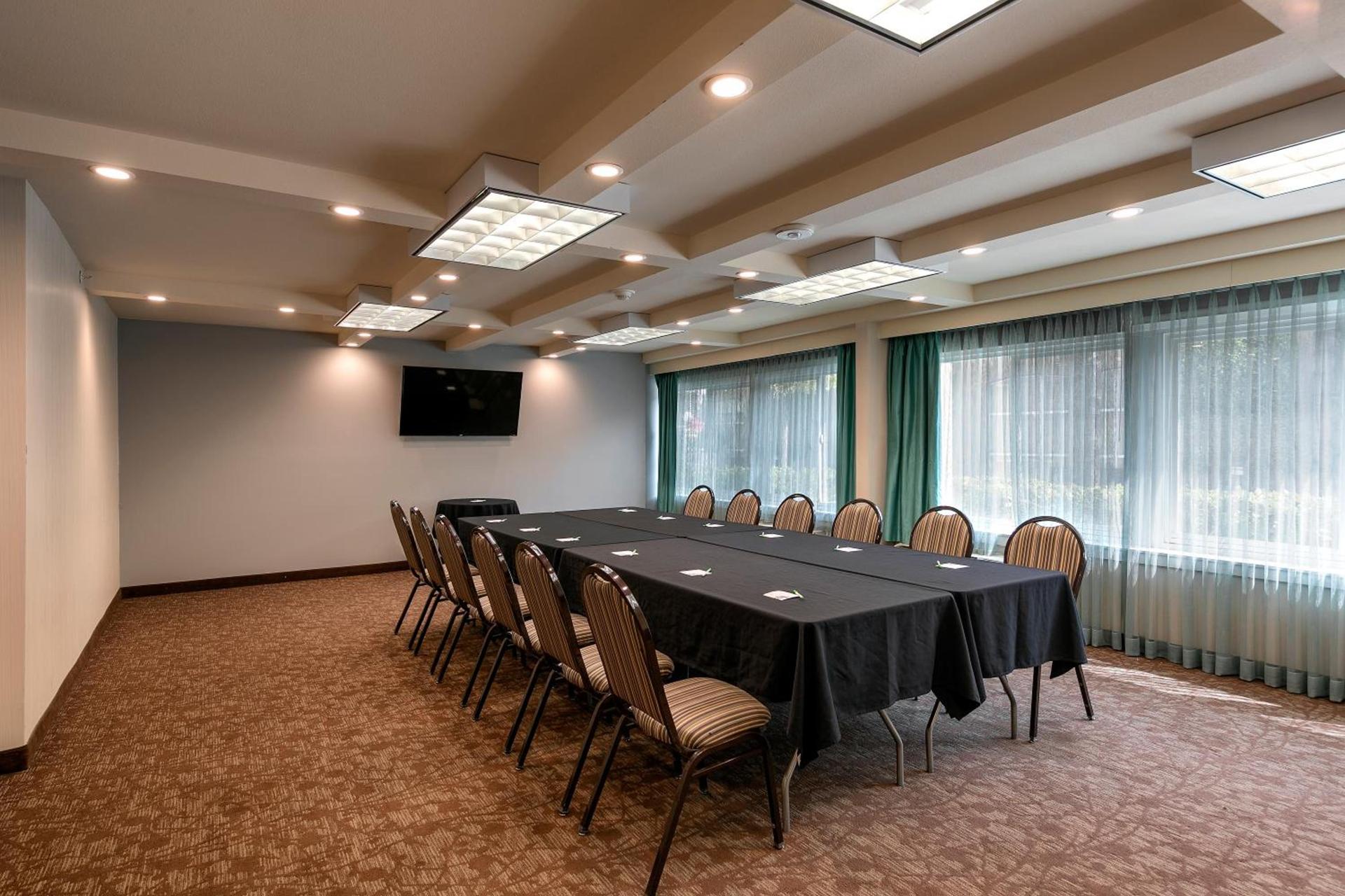 Holiday Inn West Covina, an IHG Hotel photo 11