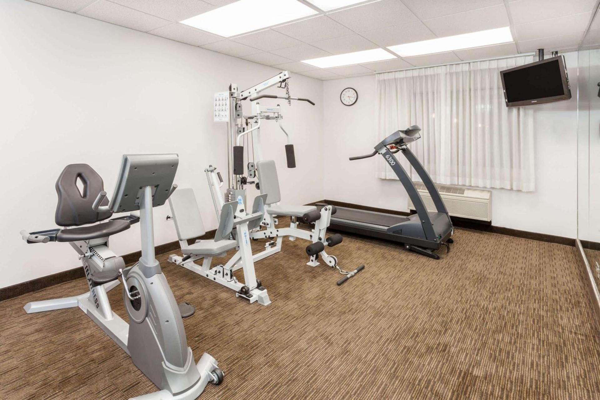 Days Inn & Suites by Wyndham Arlington Heights photo 6