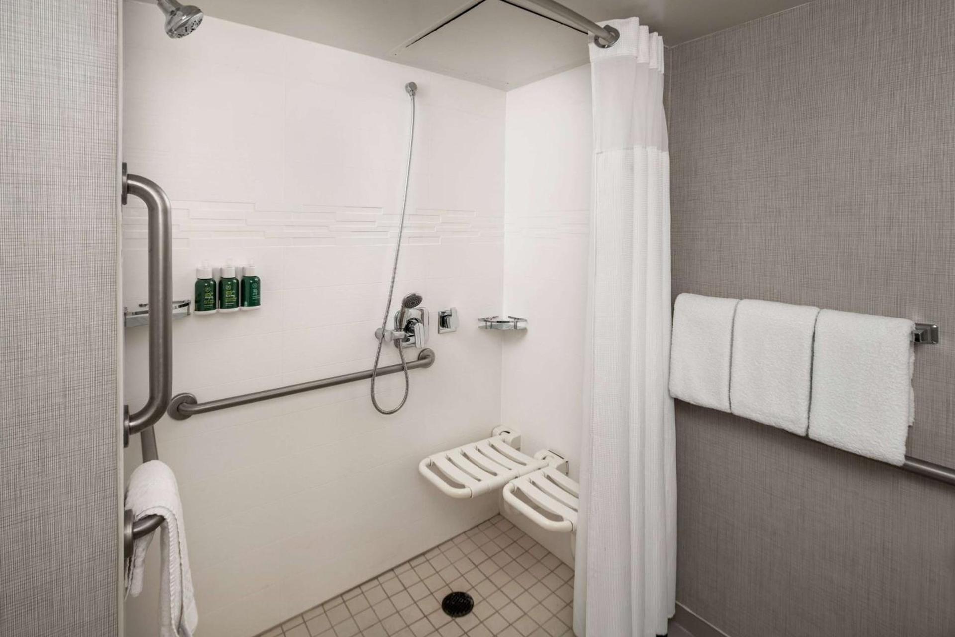 Sonesta ES Suites Fairfax Fair Lakes photo 16