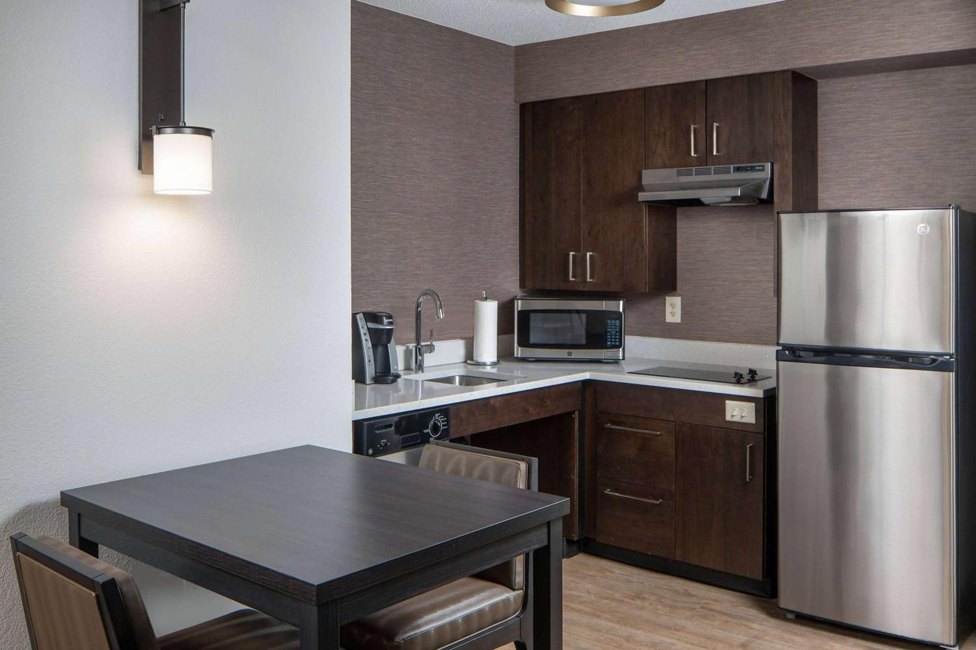 Sonesta ES Suites Fairfax Fair Lakes photo 11