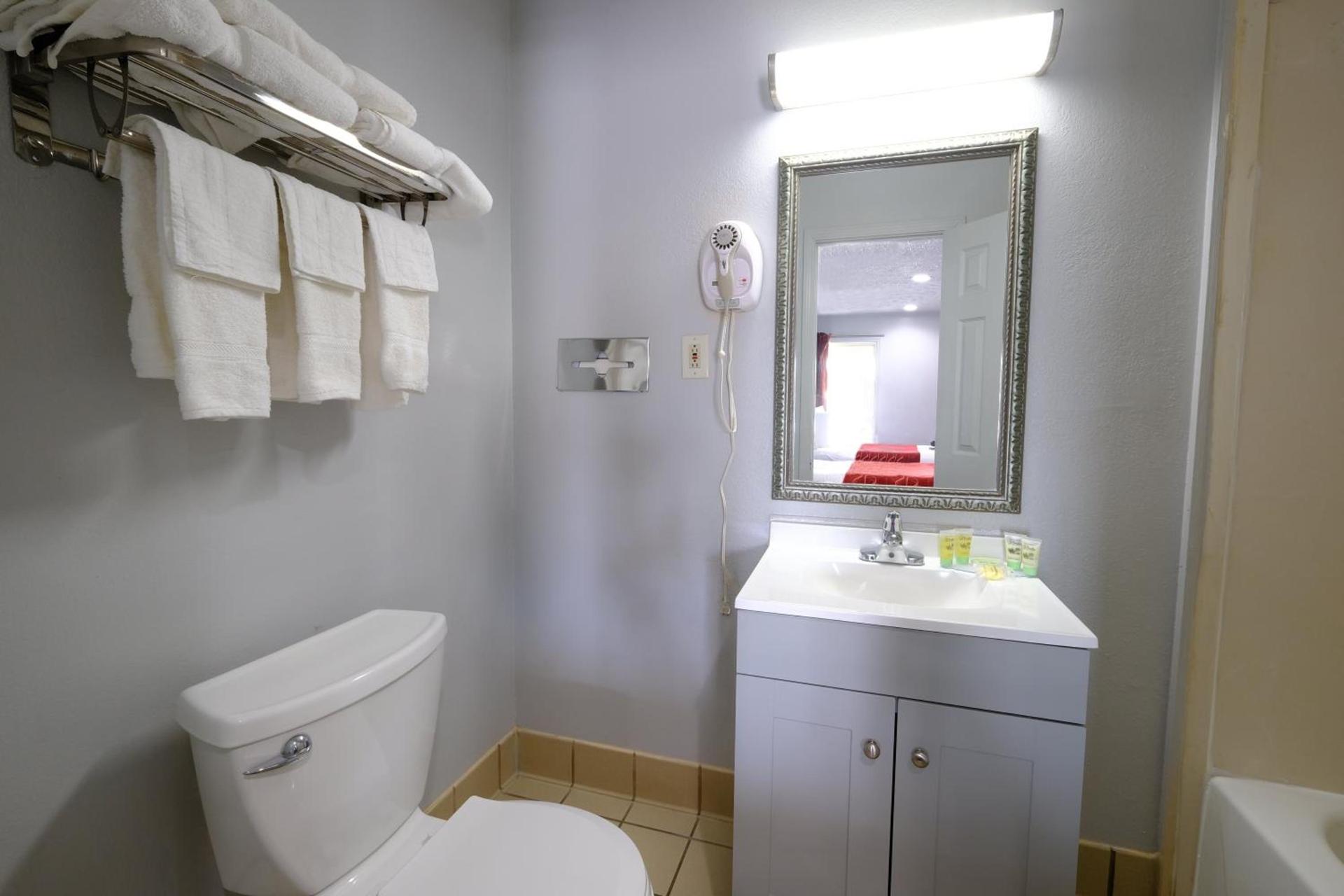 M Star Hotel Searcy photo 6
