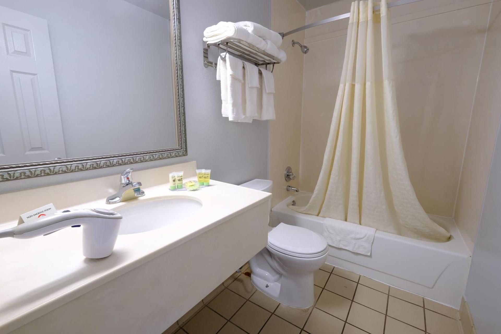 M Star Hotel Searcy photo 3