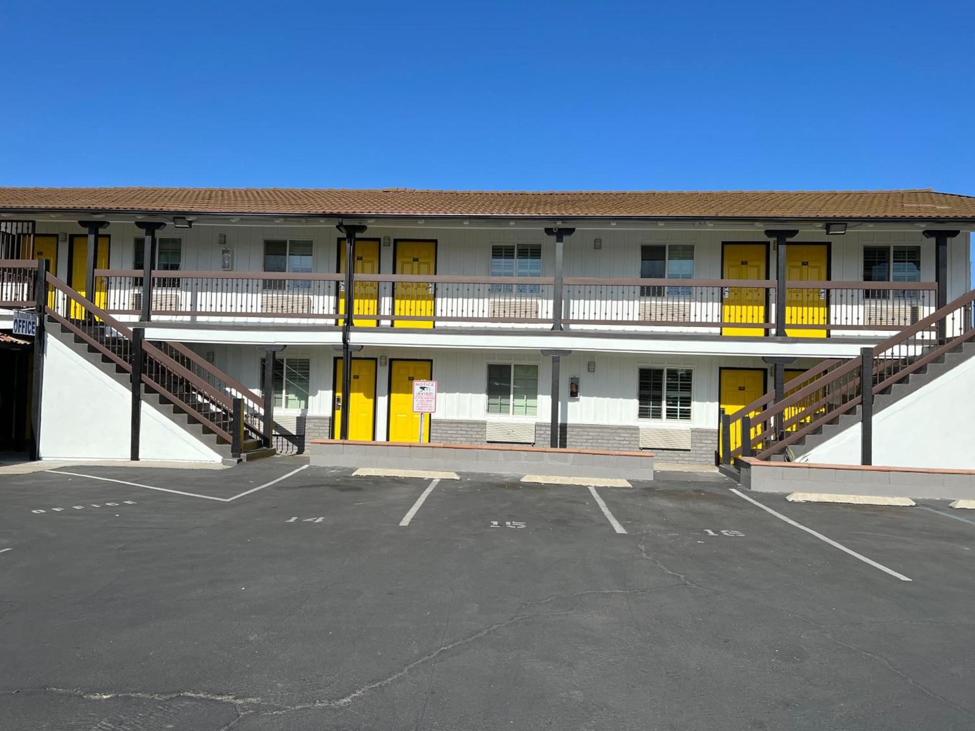 Escondido Inn photo 2