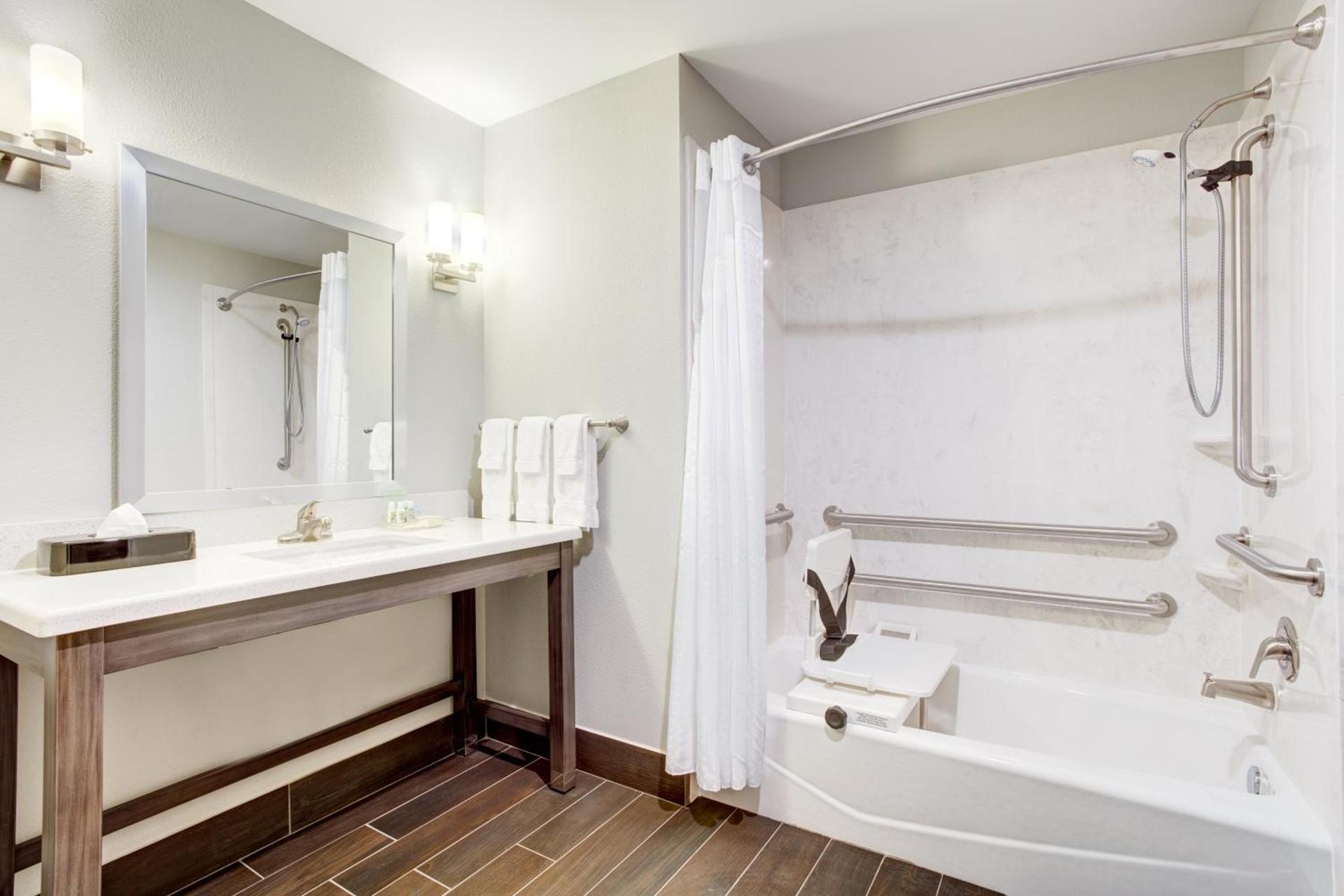 Holiday Inn & Suites Lafayette North by IHG photo 43