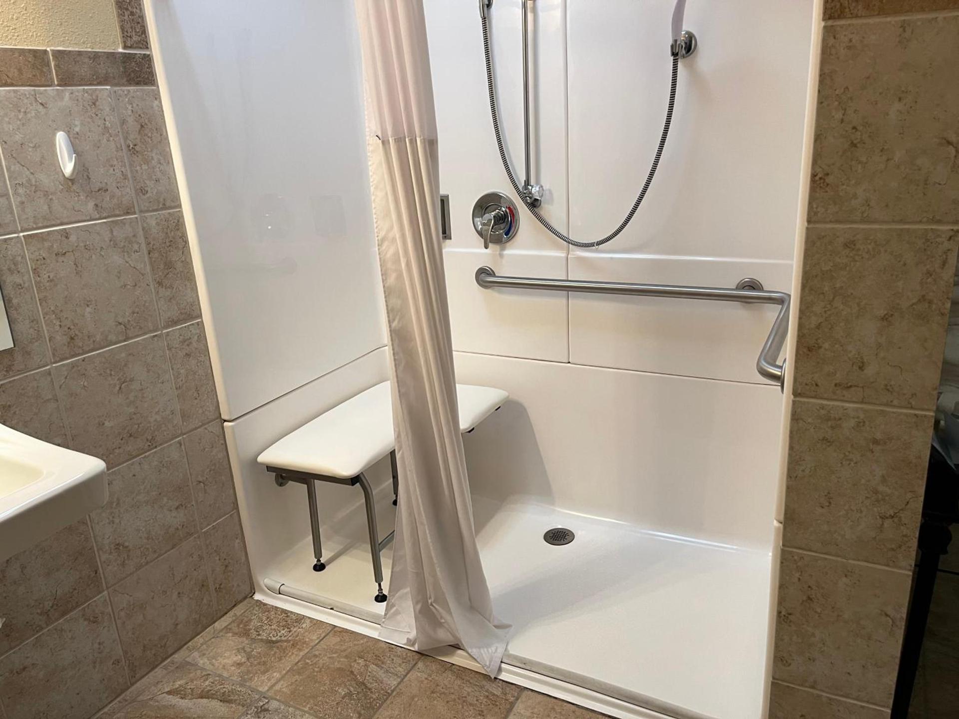Days Inn & Suites by Wyndham Sutton Flatwoods photo 23