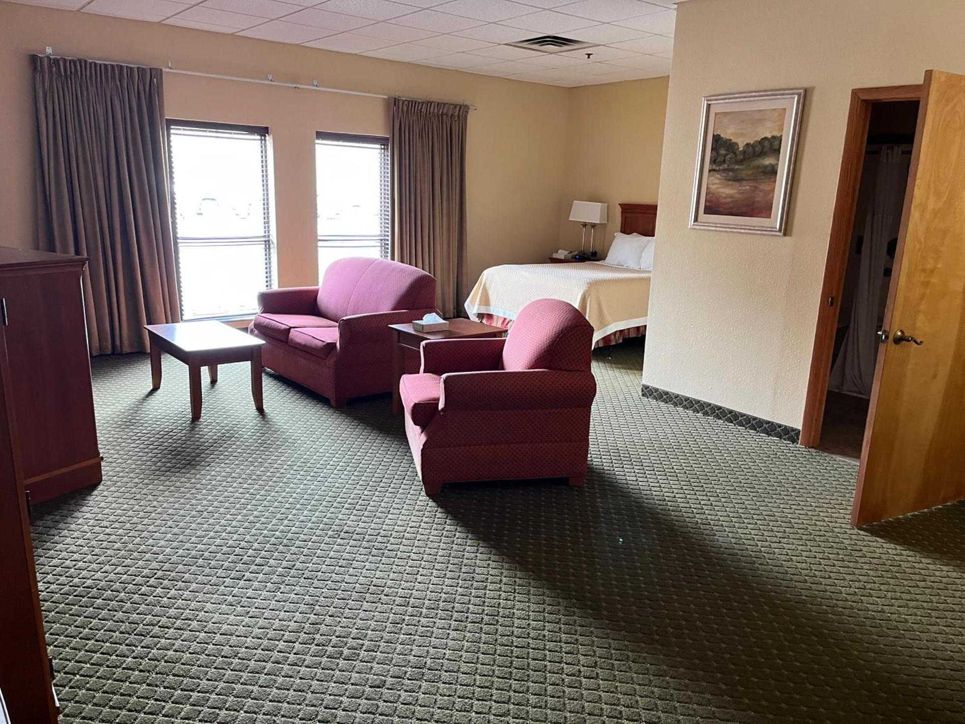 Days Inn & Suites by Wyndham Sutton Flatwoods photo 19