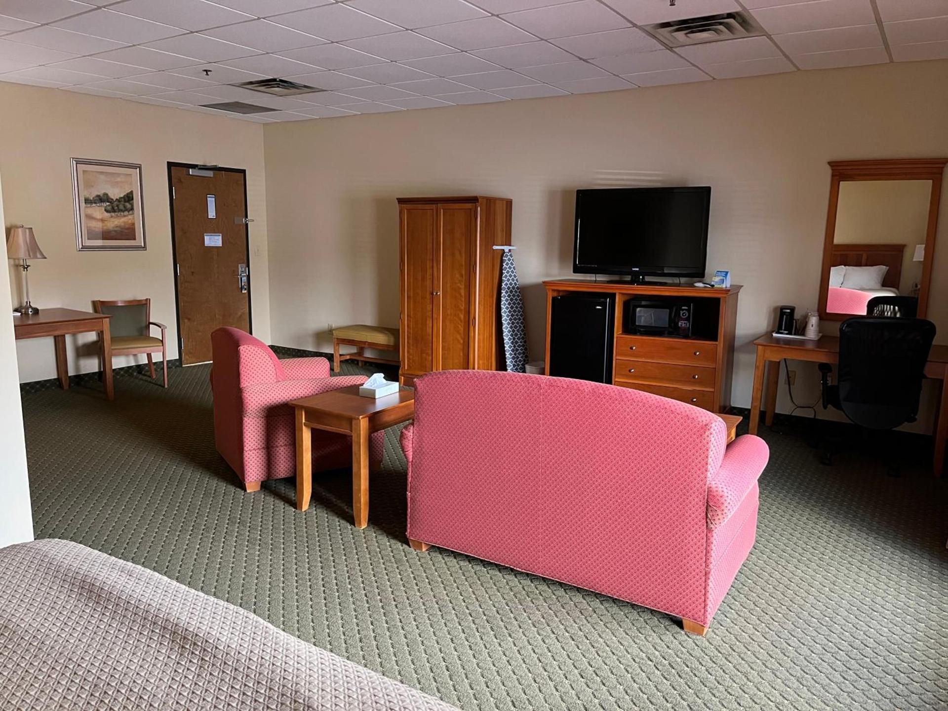 Days Inn & Suites by Wyndham Sutton Flatwoods photo 20