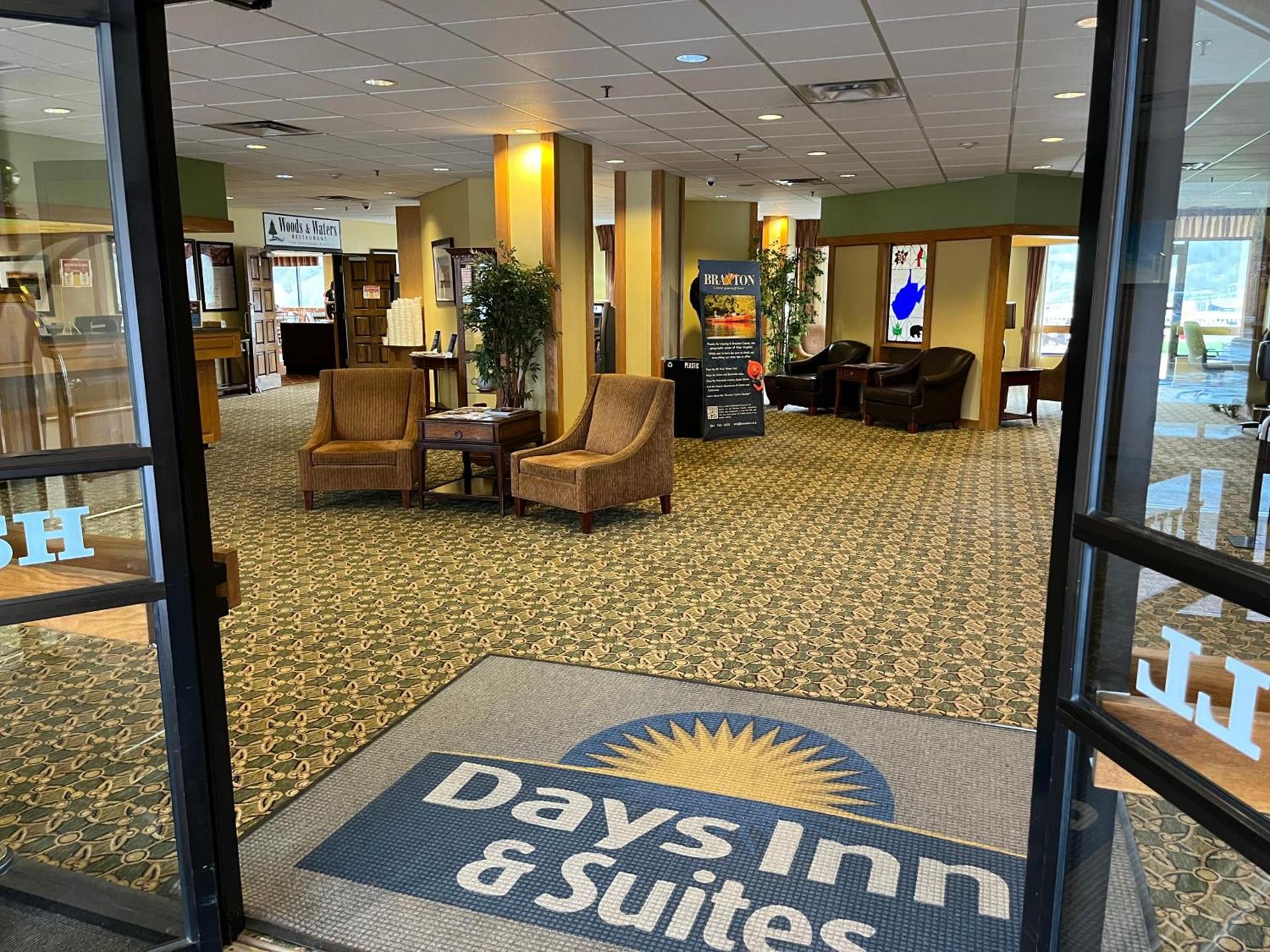 Days Inn & Suites by Wyndham Sutton Flatwoods photo 3