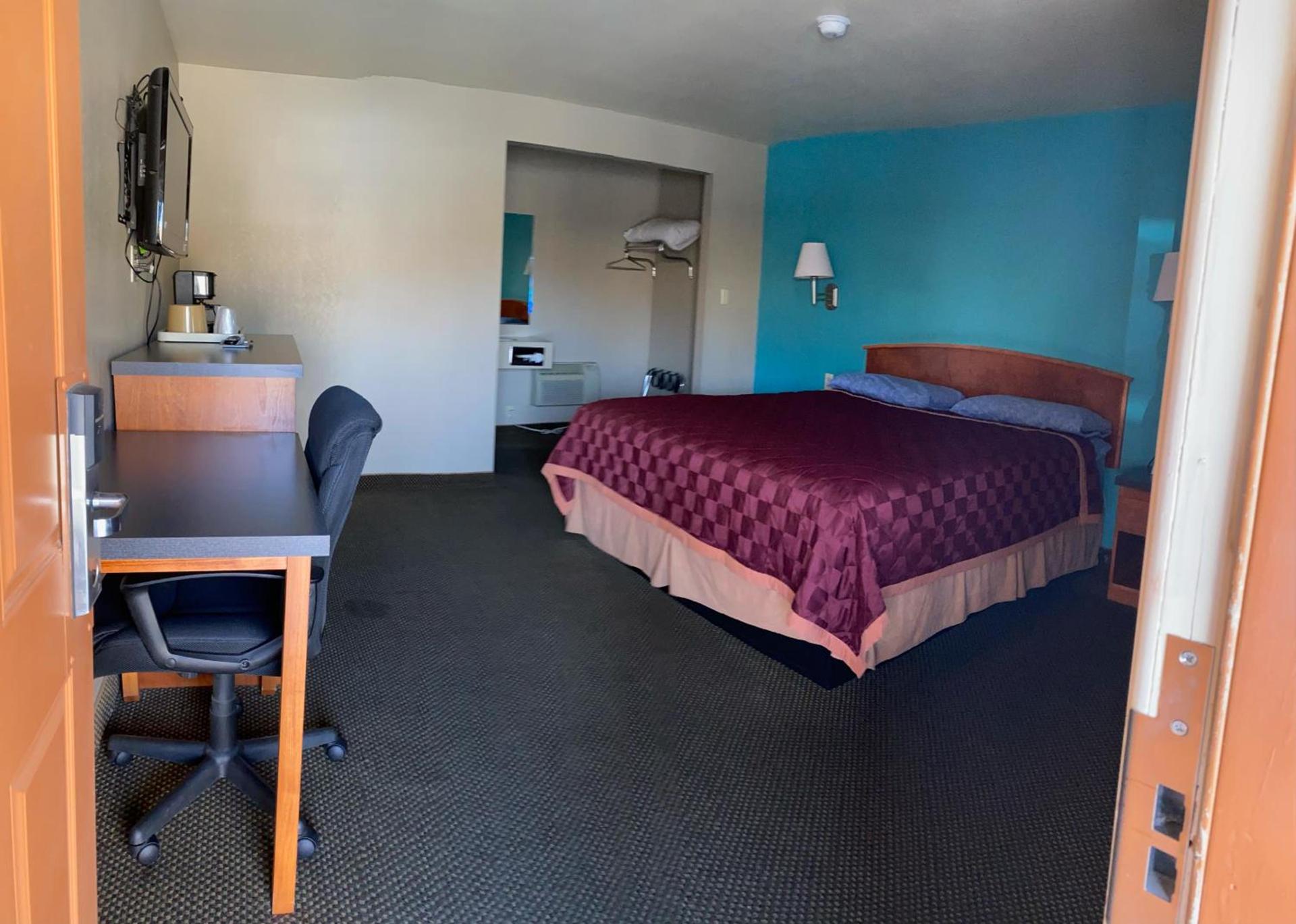 Lone Pine Budget Inn photo 10