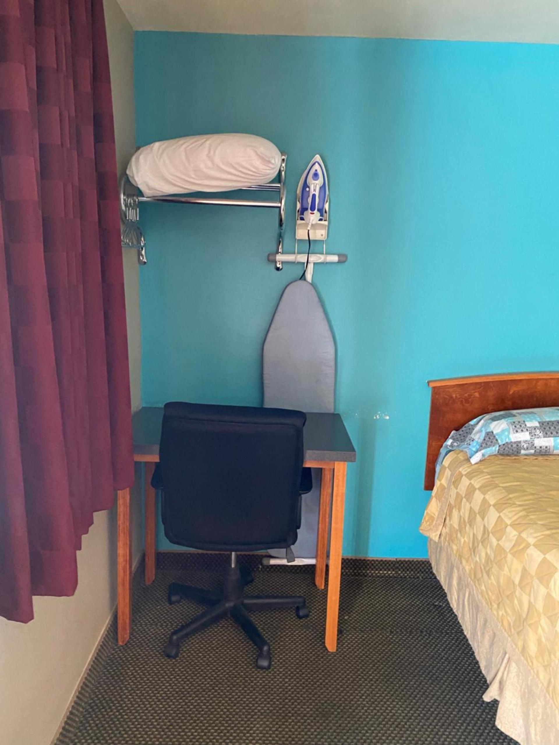 Lone Pine Budget Inn photo 17