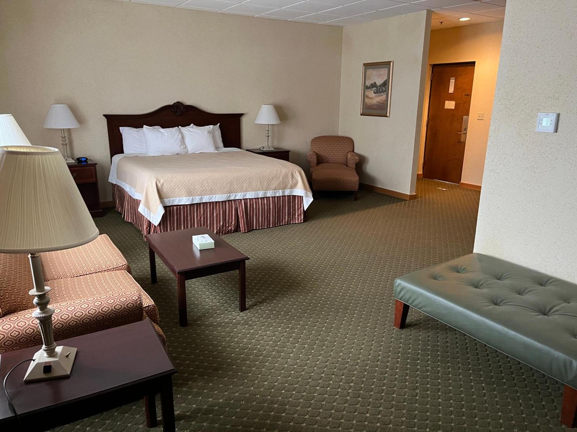 Days Inn & Suites by Wyndham Sutton Flatwoods photo 26