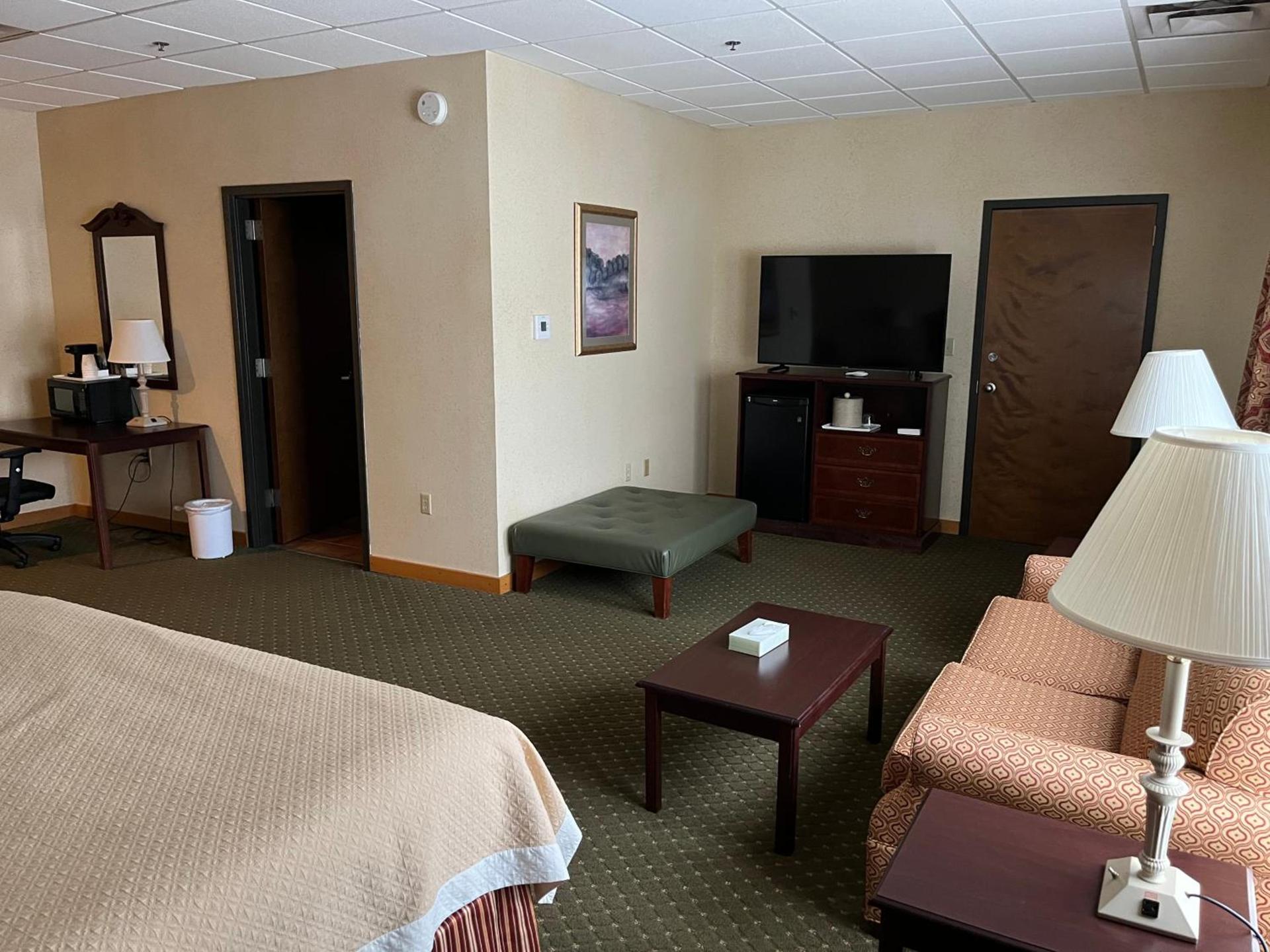 Days Inn & Suites by Wyndham Sutton Flatwoods photo 25