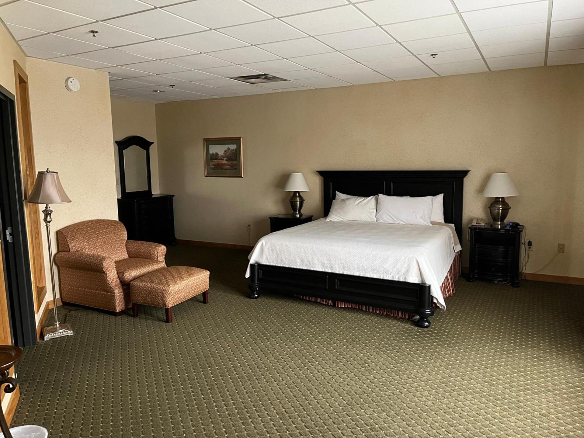 Days Inn & Suites by Wyndham Sutton Flatwoods photo 33