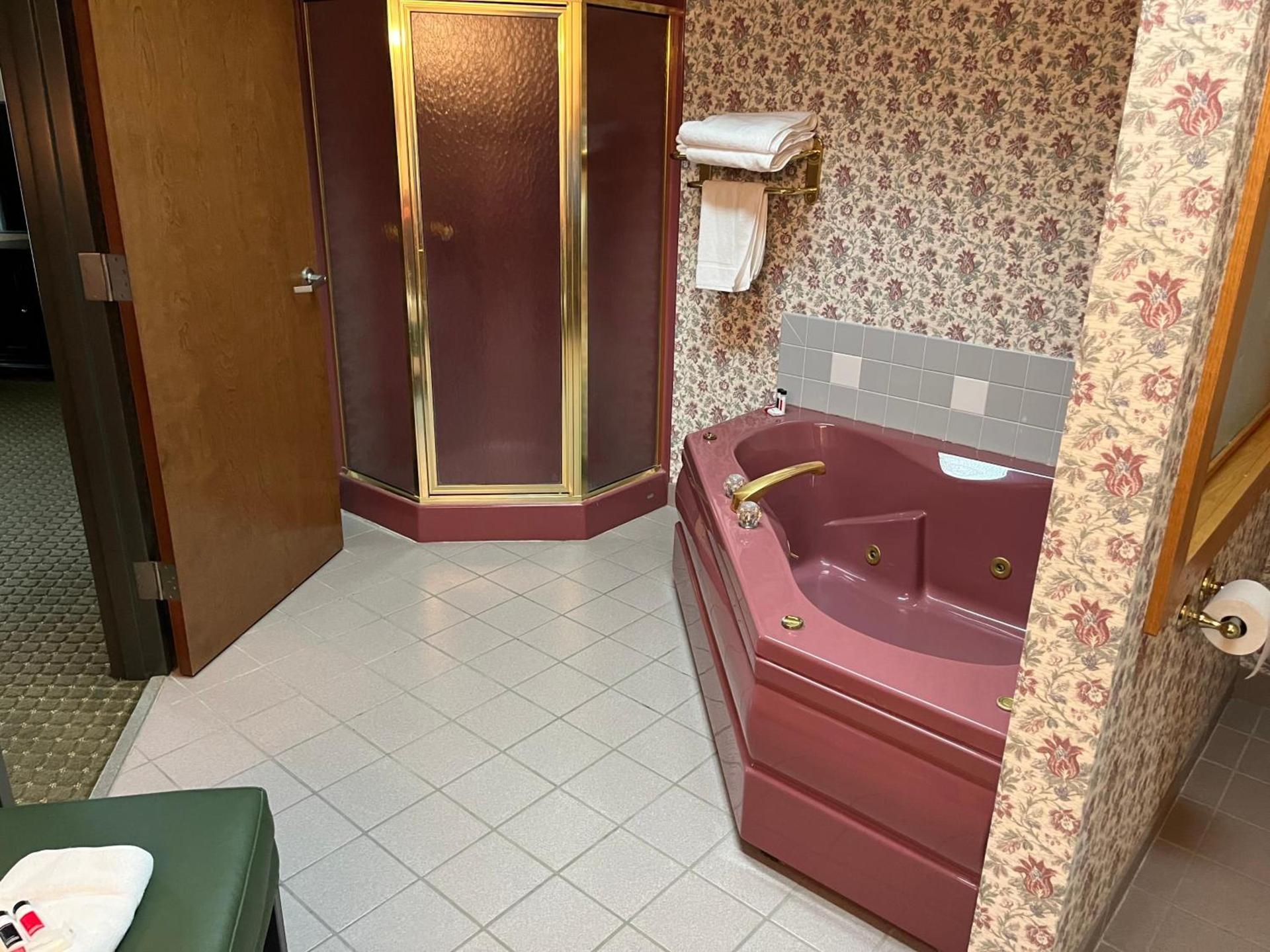 Days Inn & Suites by Wyndham Sutton Flatwoods photo 38