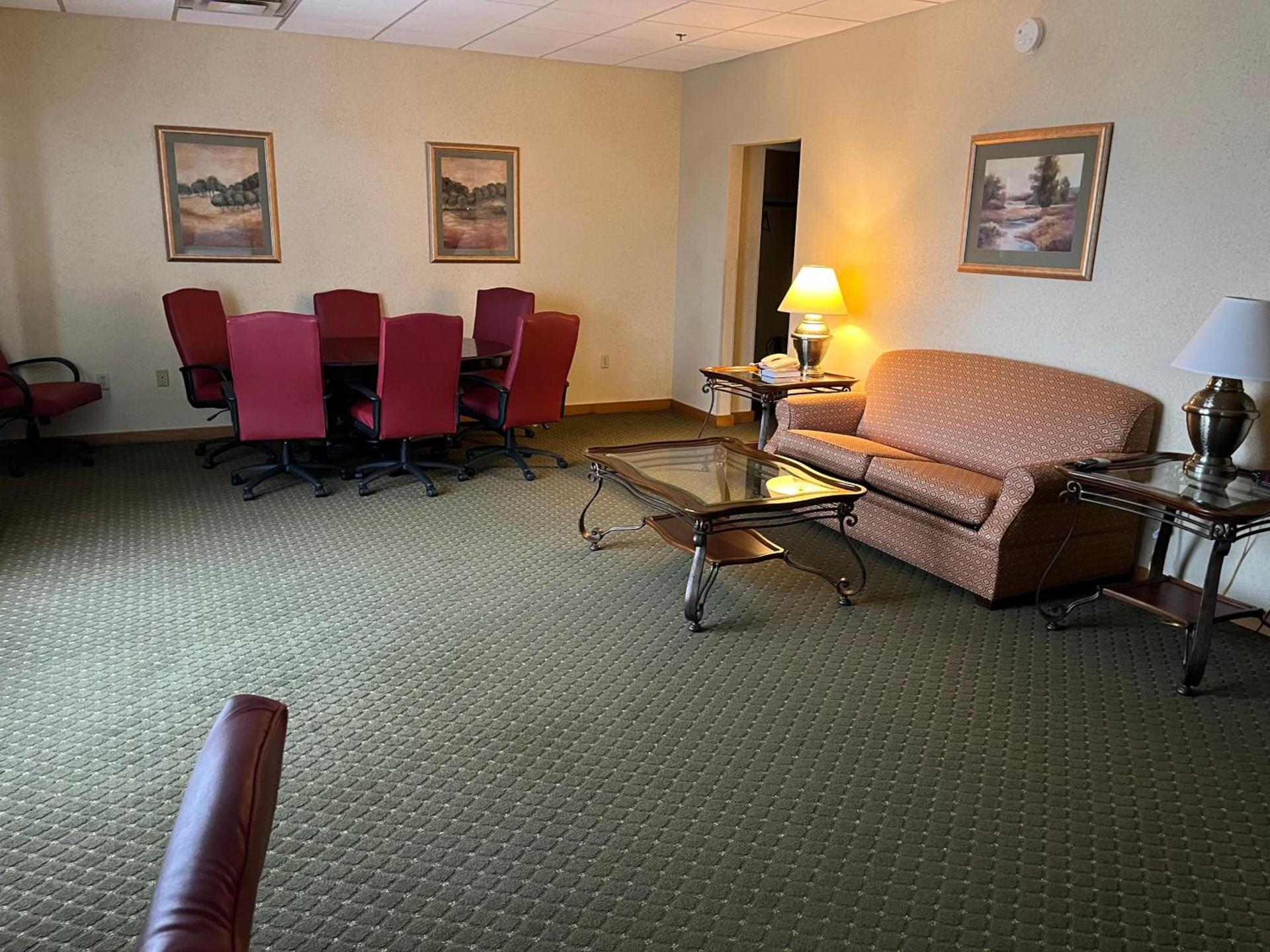 Days Inn & Suites by Wyndham Sutton Flatwoods photo 31