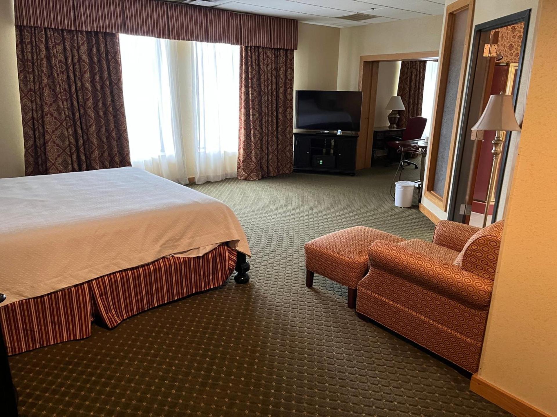 Days Inn & Suites by Wyndham Sutton Flatwoods photo 35