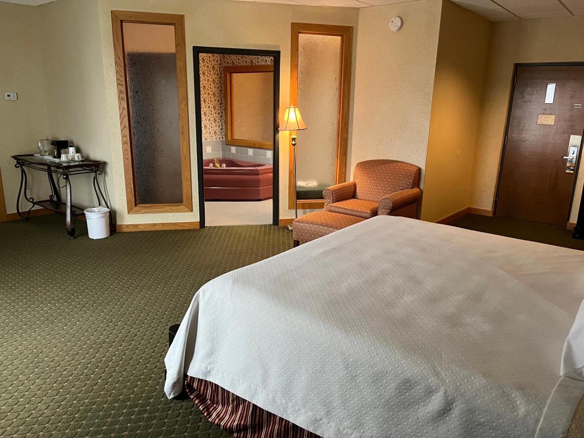 Days Inn & Suites by Wyndham Sutton Flatwoods photo 34