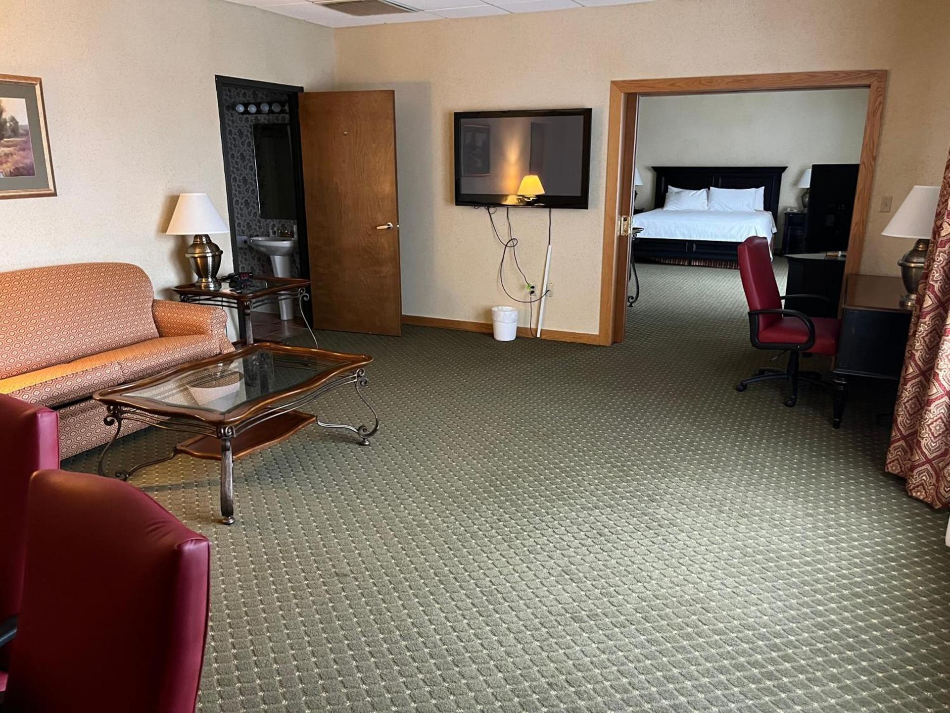 Days Inn & Suites by Wyndham Sutton Flatwoods photo 32
